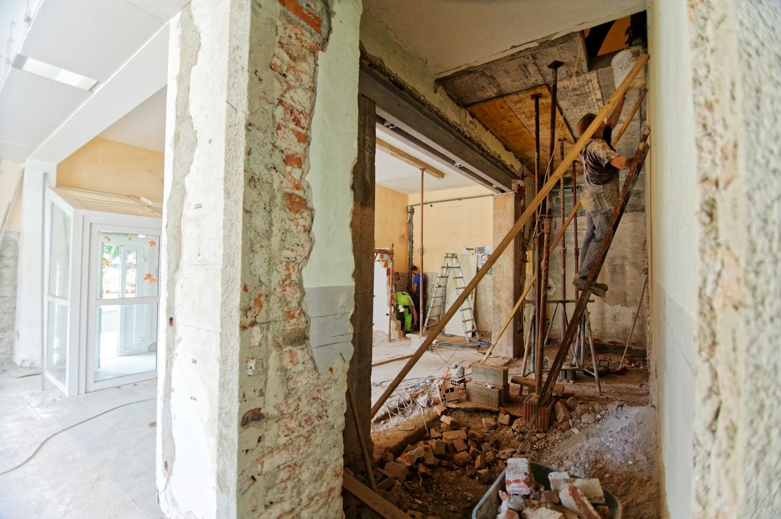 Pièce en cours de démolition avant travaux